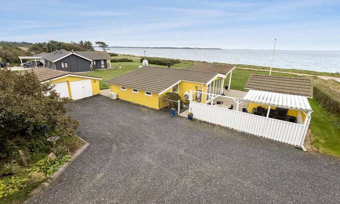 Lihme House | Family-Friendly Cottage with Lake Views and Relaxing Spa