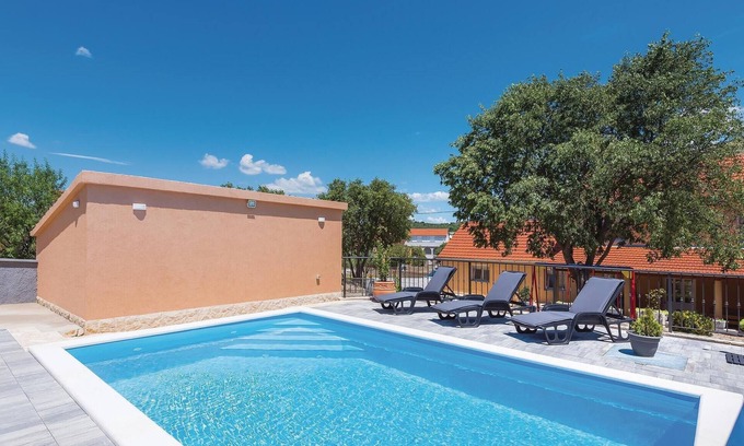 Bilice House | Perfect 3 Bedroom Retreat in Bilice with Ocean Views