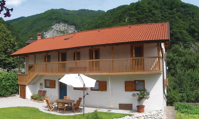 Poljubinj House | Spacious 3 Bedroom Retreat in Tolmin with Spa & Breakfast