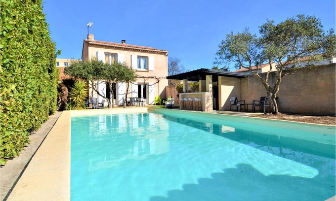 Sorgues House | Elegant Home in Sorgues with Pool and Family Amenities