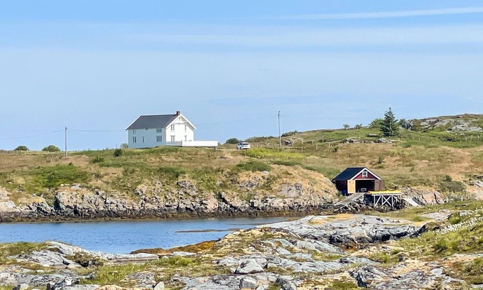 Smøla House | Ideal 3 Bedroom Accommodation with Ocean Views in Smøla
