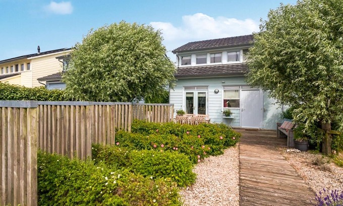 Municipality of Hollands Kroon House | Cozy 2 Bedroom Retreat in Wieringerwerf with Lake View