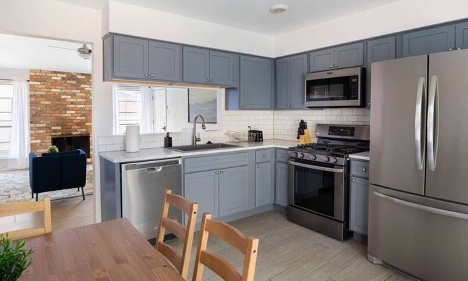Sweetbriar Apartment | 3 Bedroom Apartment 546067 by Houzlet
