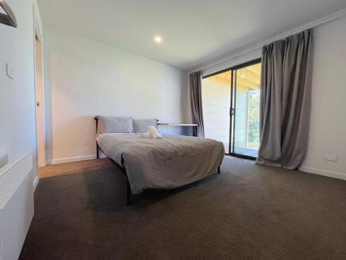 Kingston House | Family-Friendly 3 Bedroom Apartment in Kingston