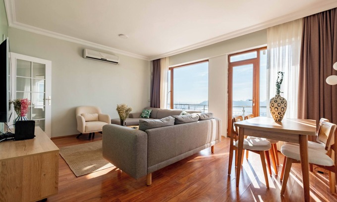 Taksim Apartment | 3-Bedroom Apartment in Vibrant Istanbul with Bosphorus View, Balcony & AC