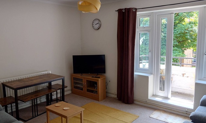 Forest Hill Apartment | Spacious 3-Bedroom Apartment Near SE London Station
