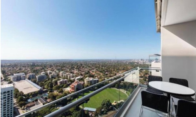 Chatswood Apartment | 3 bedroom Apartment with Amazing views of city skyline