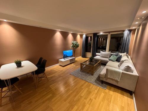 Gronland Apartment | 3-bedroom apt for 7,Two baths, Oslo Central