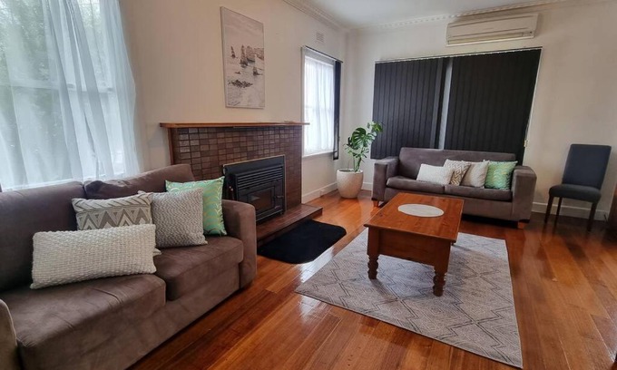 Montello Apartment | Stylish 3-Bedroom Art Deco Home with Modern Touches