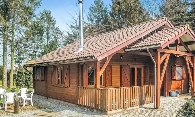 Wachtebeke House | Pet-Friendly 3 Bedroom Stay with Spa in Wachtebeke