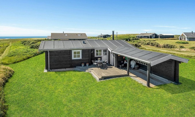 Nørre Lyngby House | Scenic Log Cabin with Ocean View and Spa Amenities