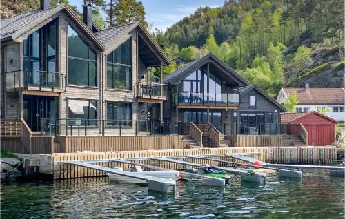 Suldal House | Family-Friendly Oceanfront 3 Bedroom Home in Hebnes
