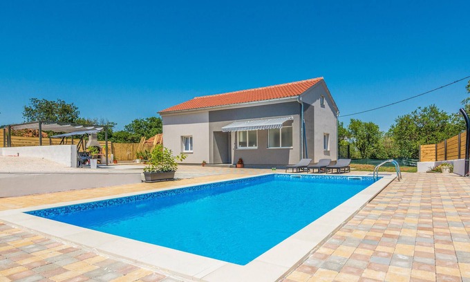 Donje Rastane House | Family-Friendly 3 Bedroom Retreat in Donje Rastane