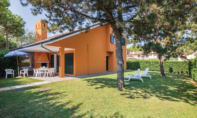 Isola Albarella House | Inviting 3-Bedroom Stay with Ocean View in Albarella