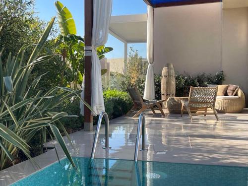 Jala Villa | Stunning 3-Bedroom Beach Villa with Pool in Green Coast Palase