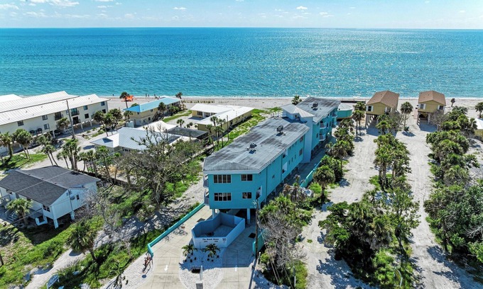 Englewood Condo | Beachfront 3 Bedroom Condo with Ocean Views & Top Amenities