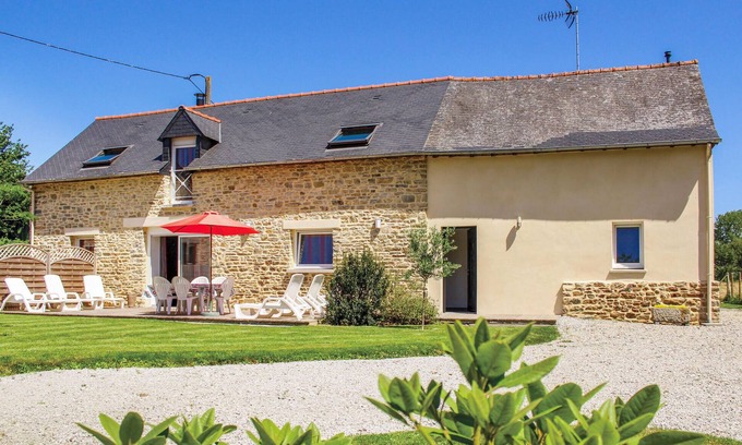 Dourdan House | Inviting 3 Bedroom Stay in Dourdain with Pet-Friendly Options