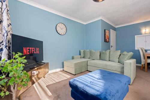 Peacehaven House | 3 bedroom Bungalow for Contractors,Workers,Relocation,Insurance,Family, Free Parking