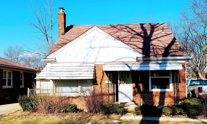 Harper Woods House | 3 Bedroom Bungalow on quiet street in good area