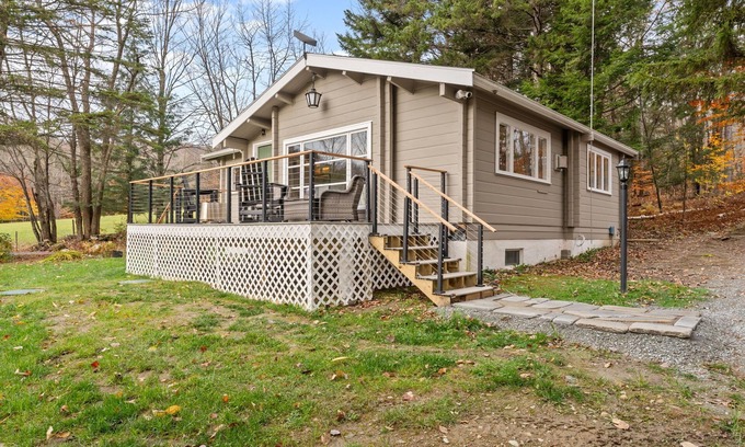 Enosburg Falls Cabin | Scenic Raspberry Cottage Retreat with Mountain Views