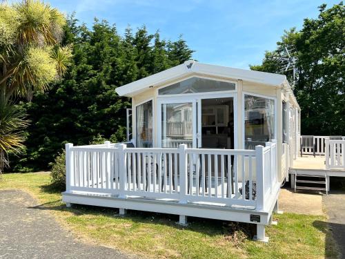 Shanklin Apartment | Family-Friendly 3 Bedroom Caravan at Lower Hyde, Shanklin