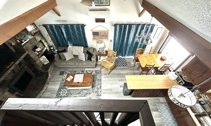 West Townshend Ski Chalet | Family-Friendly Magic Haven: Top-Rated Stay Near Attractions