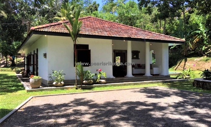 Bandaranayake Villa | Discover a Colonial Villa with Infinity Pool & Beautiful Garden