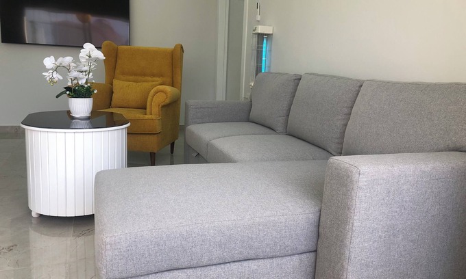 Suwailih Condo | 3-bedroom condo in adorable Royal hills al hummer 15 minutes to Amman WiFi, AC