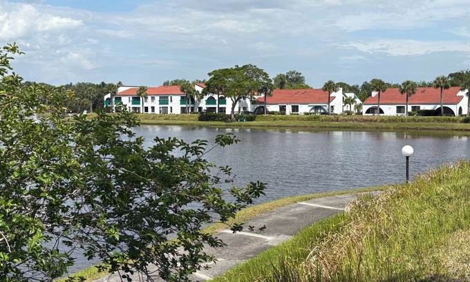Sebring Condo | 3-bedroom condo in fabulous Sebring WiFi, AC, fitness roomn 3 Month stay Min