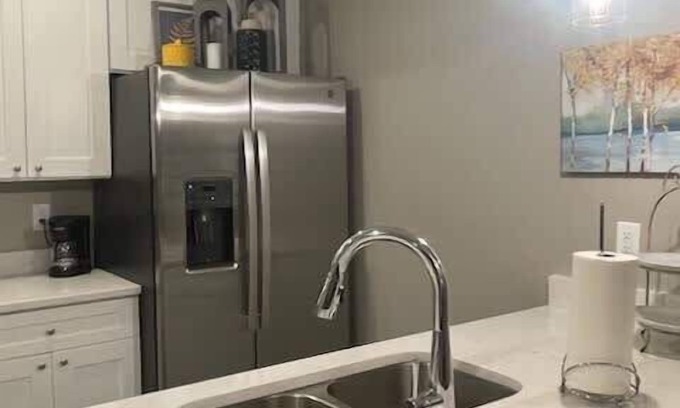 Bettendorf Condo | New 3 Bedroom Bettendorf Condo with Kitchen & Pet Friendly