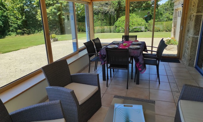 Commana Cottage | Oceanview Retreat: Guest Rated 10/10 with Breakfast & Kitchen