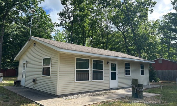 Baldwin Cabin | 3 Bedroom Cottage near Wolf Lake in Baldwin Michigan.