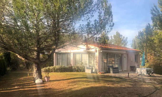 Meyrargues House | Relaxing Family Retreat in a Quiet Vacation Home