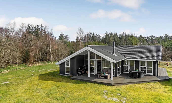 Aalbaek House | Relaxing Oceanfront Retreat with Pet-Friendly Amenities