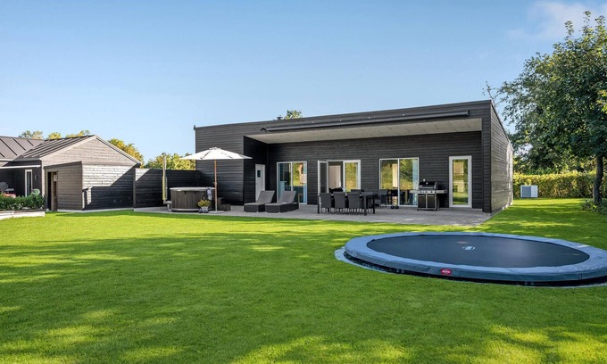 Ørsted House | Ideal 3 Bedroom Retreat in Ørsted with Pool & Spa