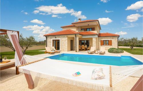 Drnis House | Guest Rated 10/10 Cozy 3 Bedroom Home in Kljuc with Pool