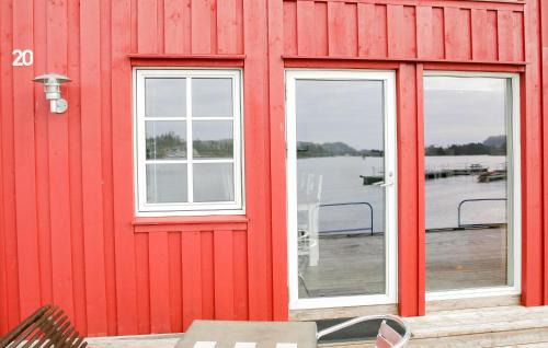 Sjernarøy House | Cozy Retreat in Sjernary with Kitchen & Family-Friendly Perks