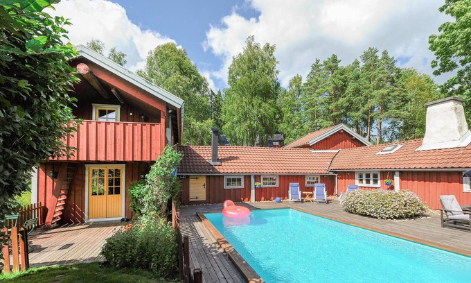 Hillared House | Relaxing Cottage with Pool and Family-Friendly Amenities