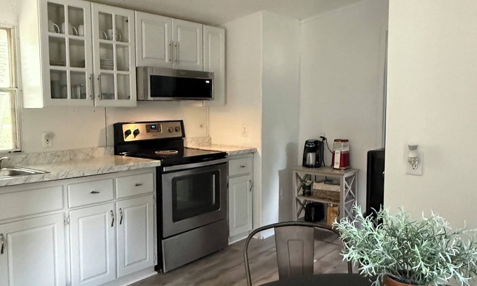 Havelock House | 3-bedroom creekside cabin in charming Havelock with kayak and paddleboards.
