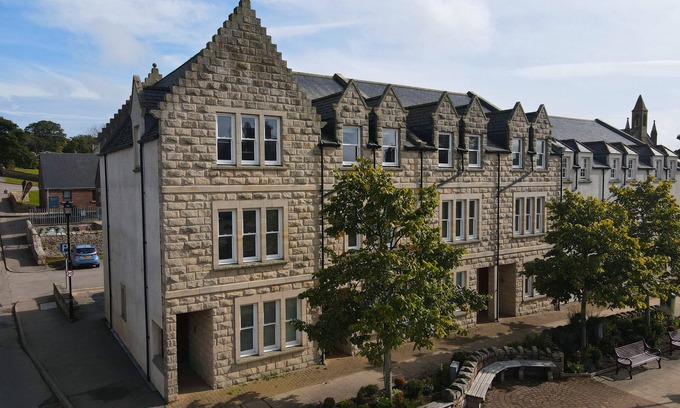 Dornoch House | 3-bedroom, fully furnished townhouse overlooking the historic Dornoch Square.