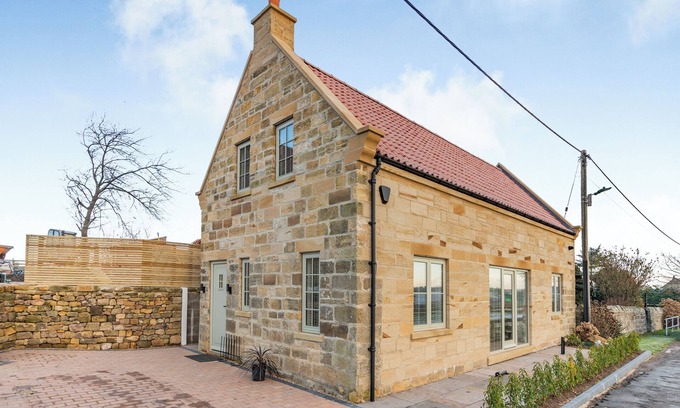 Saltburn-by-the-Sea Cottage | Inviting 3-Bedroom Retreat at Scaling Dam, Near Whitby