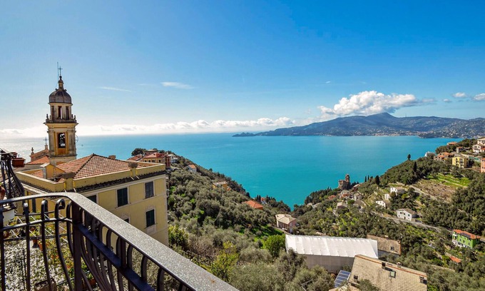 Zoagli Apartment | Experience Enchantment with Gorgeous Ocean Views and Spa