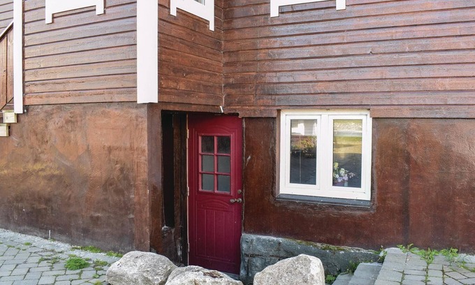 Giske Apartment | Cozy Vacation Home by the Sea with Lake View & Spa