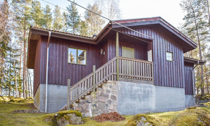 Skarblacka House | Cozy 3 Bedroom Retreat with Lake View in Skärblacka