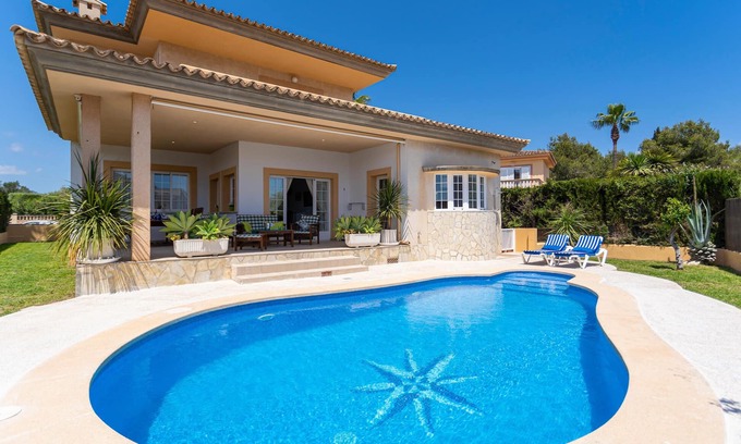 Cala Bona House | Experience a Relaxing Getaway in Mallorca with Pool