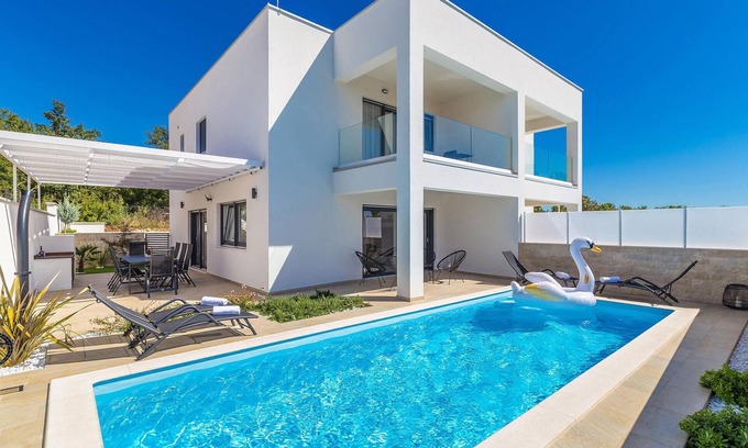Linardici House | Discover Your Perfect Holiday Home with Pool & Ocean Views