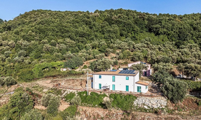Vatolla House | Family-Friendly 3 Bedroom Retreat in Perdifumo