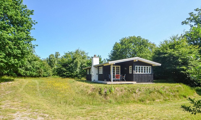 Fjellerup House | Spacious 3 Bedroom Getaway in Glesborg with Ocean Views