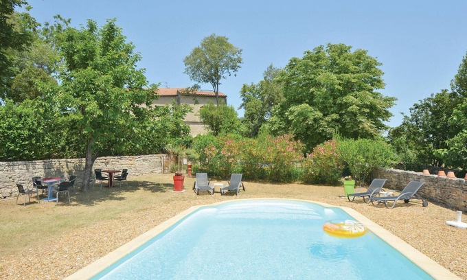 Barjac House | Relaxing Getaway in a Beautiful Village with Spa & Pool