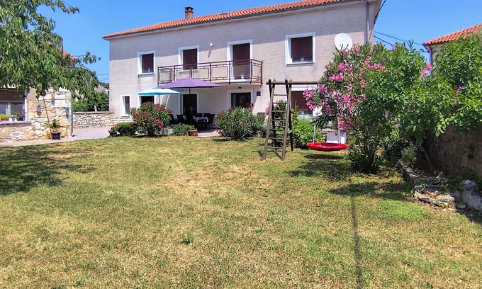 Krnica House | Inviting 3 Bedroom Retreat with Oceanfront Views in Krnica